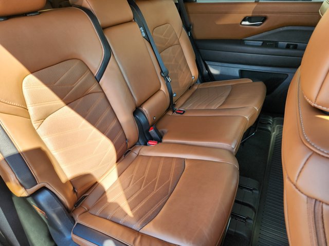 Certified 2024 Nissan Pathfinder Platinum w/ Cargo Package AWD/4WD image 18