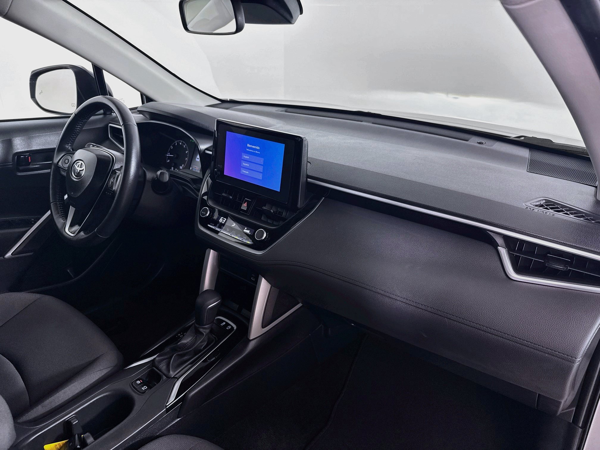 Certified 2025 Toyota Corolla Cross LE FWD image 29