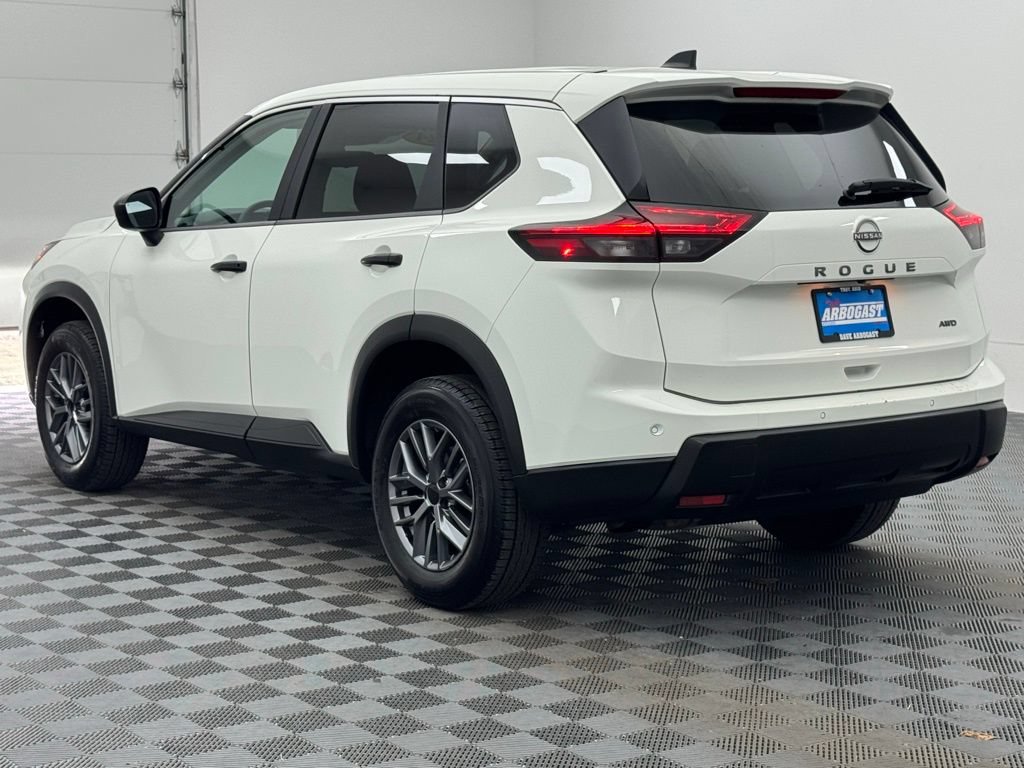 Used 2024 Nissan Rogue S AWD/4WD image 9