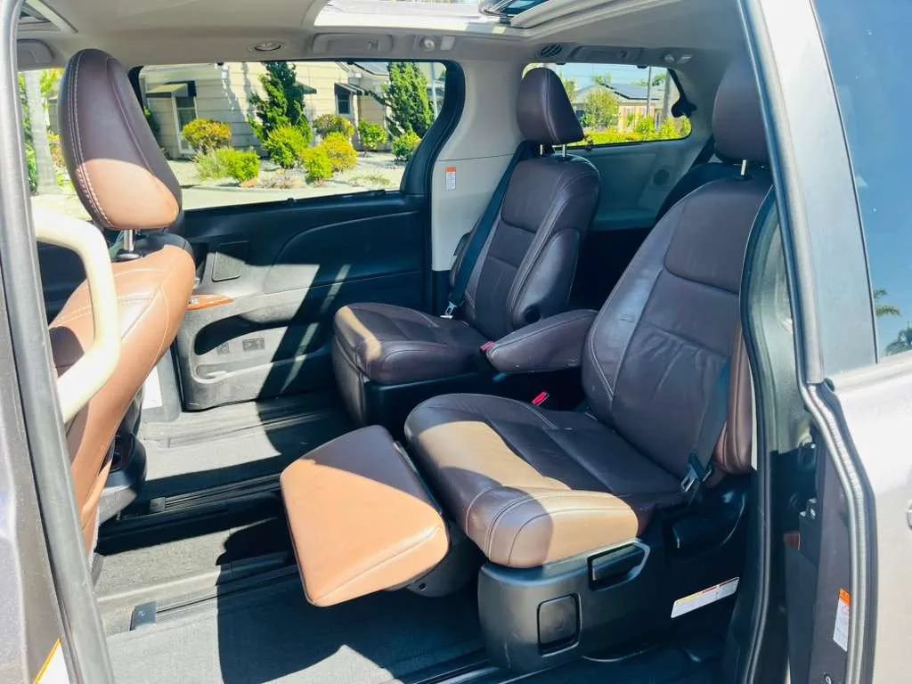 Used 2017 Toyota Sienna Limited FWD image 18