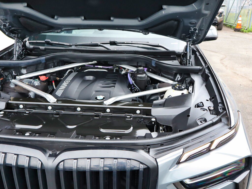 Used 2025 BMW X7 xDrive40i w/ M Sport Package AWD/4WD image 64
