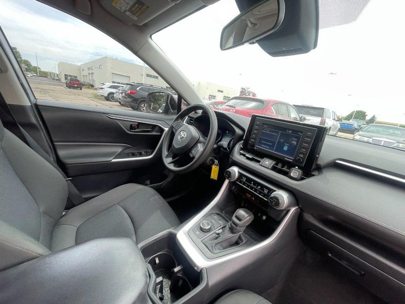 Used 2022 Toyota RAV4 LE AWD/4WD image 5