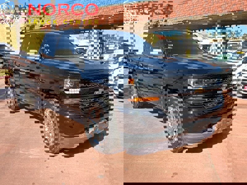 Used 2018 Chevrolet Silverado 1500 Custom image 2