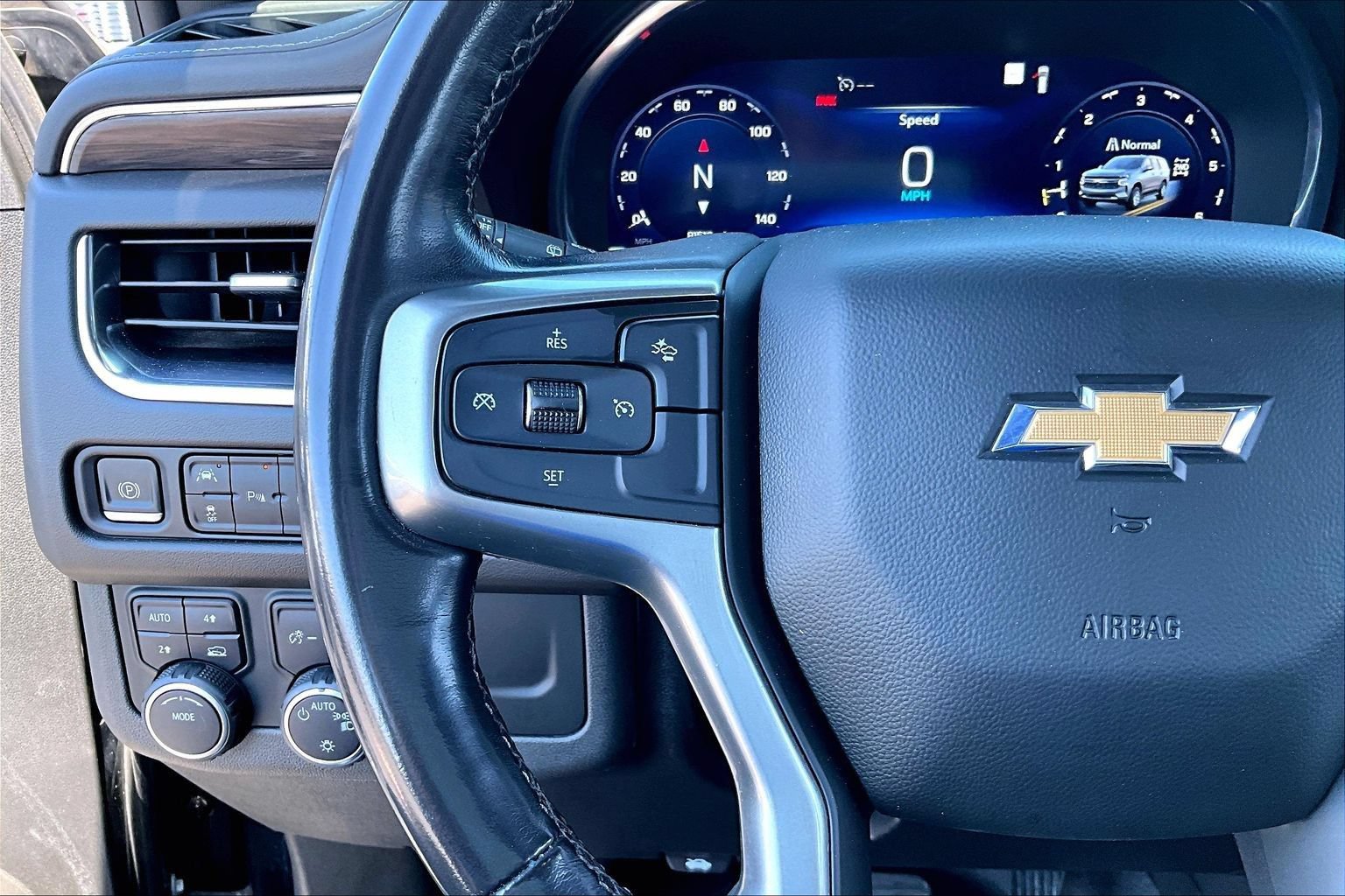 Used 2022 Chevrolet Suburban LT AWD/4WD image 18
