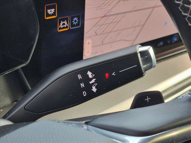 Used 2025 Chevrolet Traverse LT FWD image 12