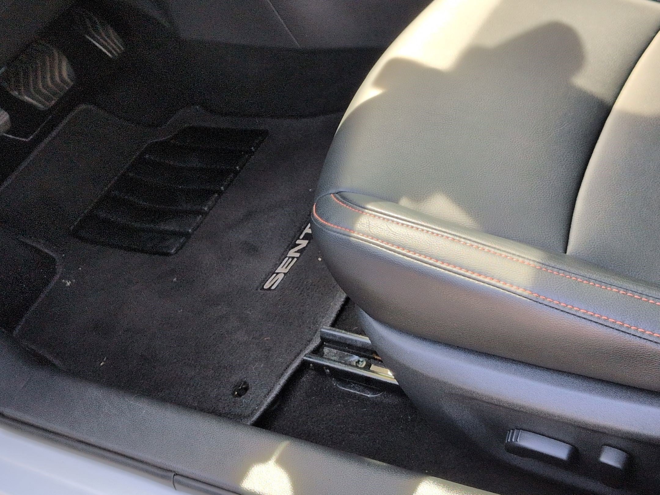 Used 2020 Nissan Sentra SR w/ Premium Package image 17