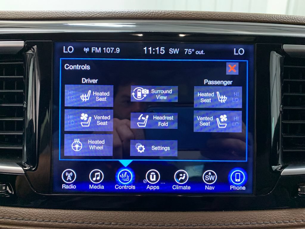 Used 2017 Chrysler Pacifica Limited FWD image 32