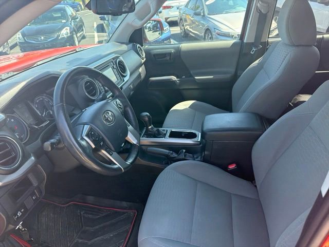 Used 2018 Toyota Tacoma SR5 AWD/4WD image 8
