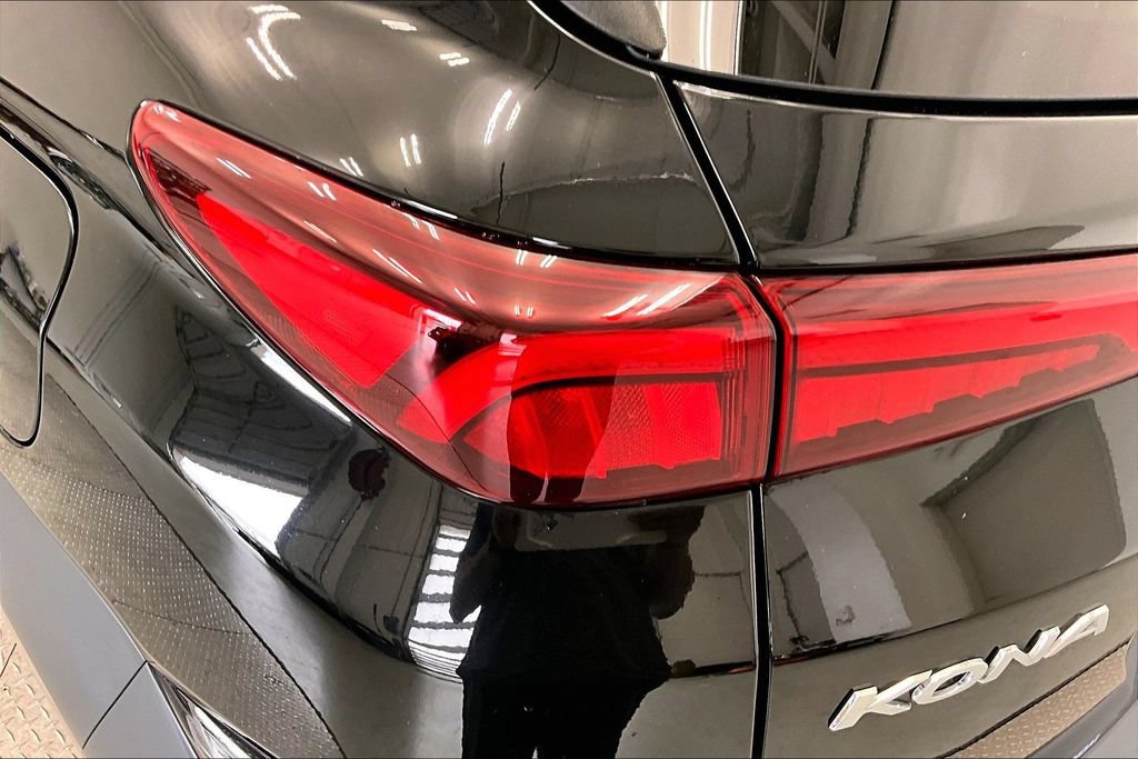 Certified 2022 Hyundai Kona Limited AWD/4WD image 30