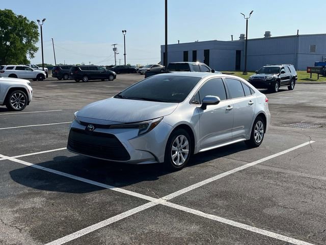 Used 2025 Toyota Corolla LE image 6