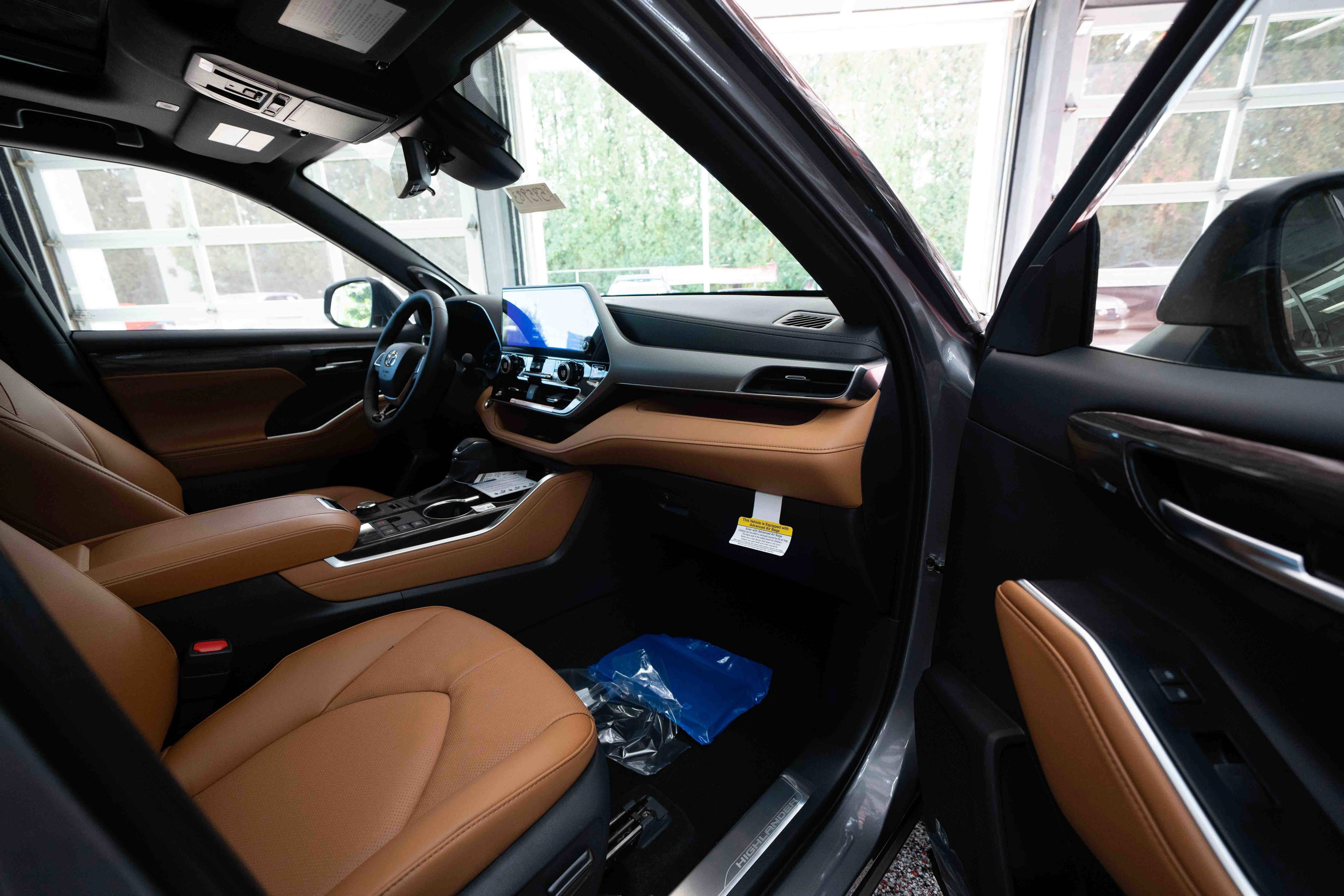 New 2026 Toyota Highlander Platinum image 26