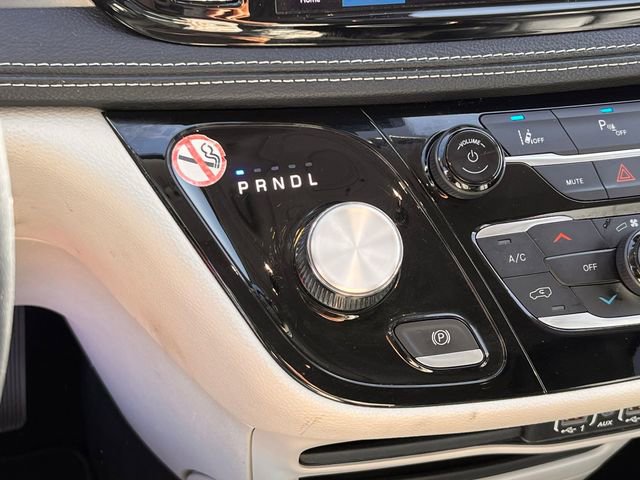 Used 2024 Chrysler Pacifica Select image 23