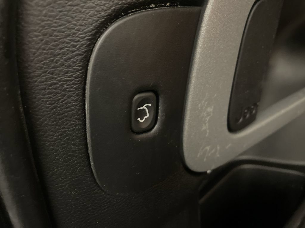 Used 2018 Jeep Cherokee Limited AWD/4WD image 29