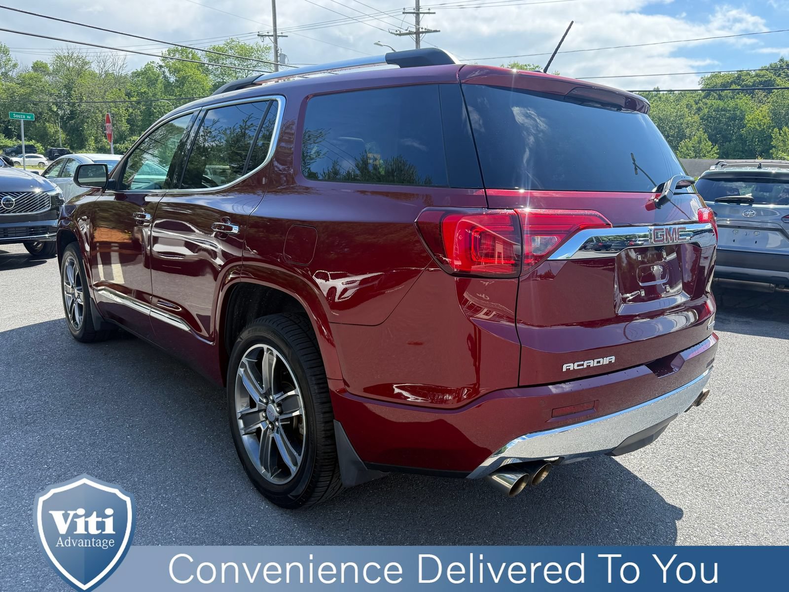 Used 2017 GMC Acadia Denali w/ Technology Package AWD/4WD image 6