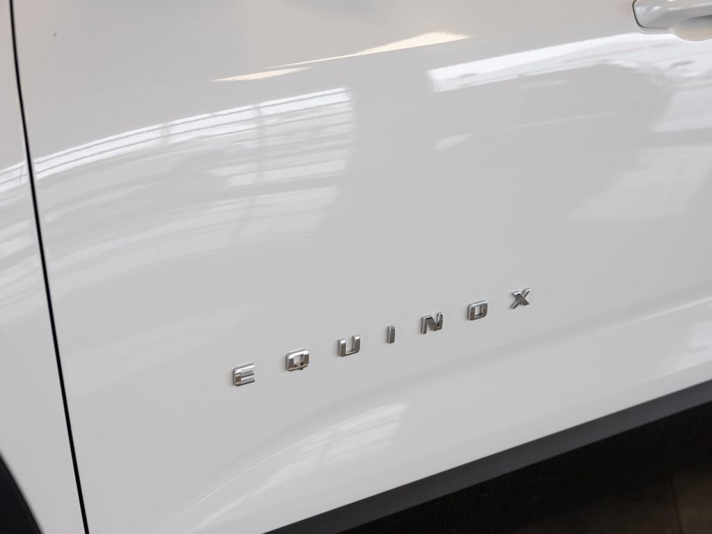 Used 2026 Chevrolet Equinox LT FWD image 9