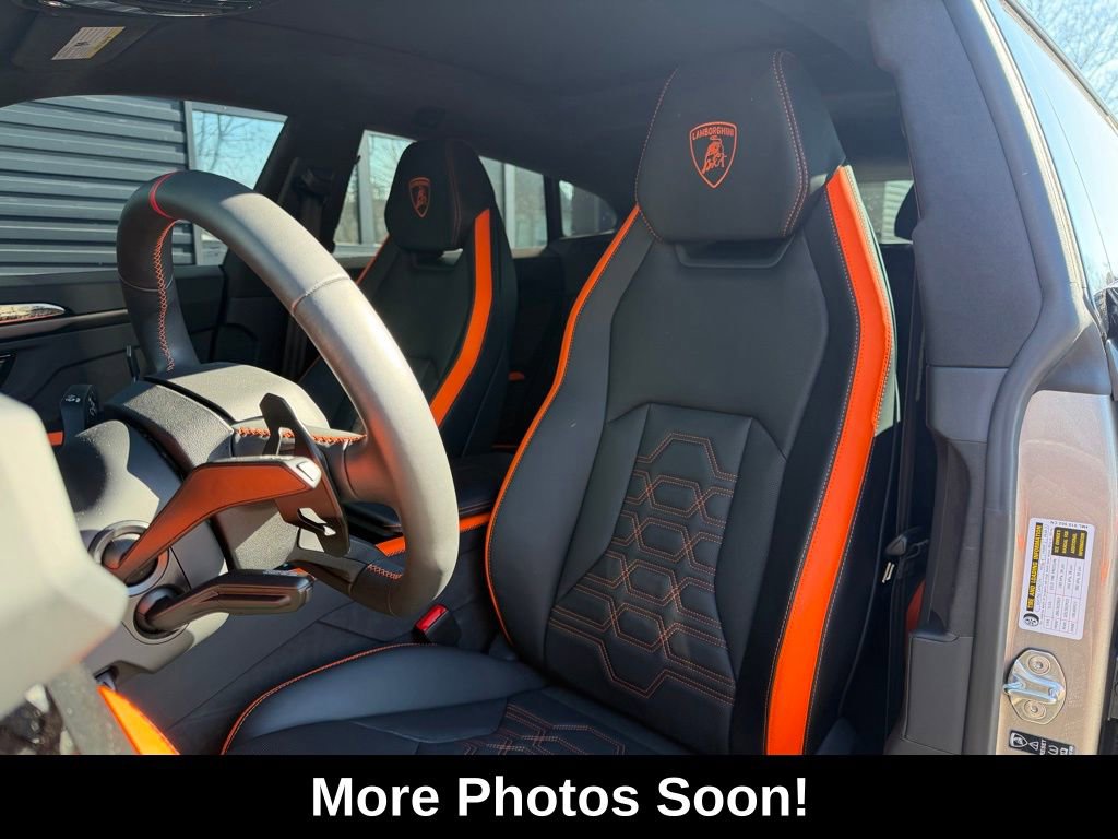 Used 2025 Lamborghini Urus SE image 3