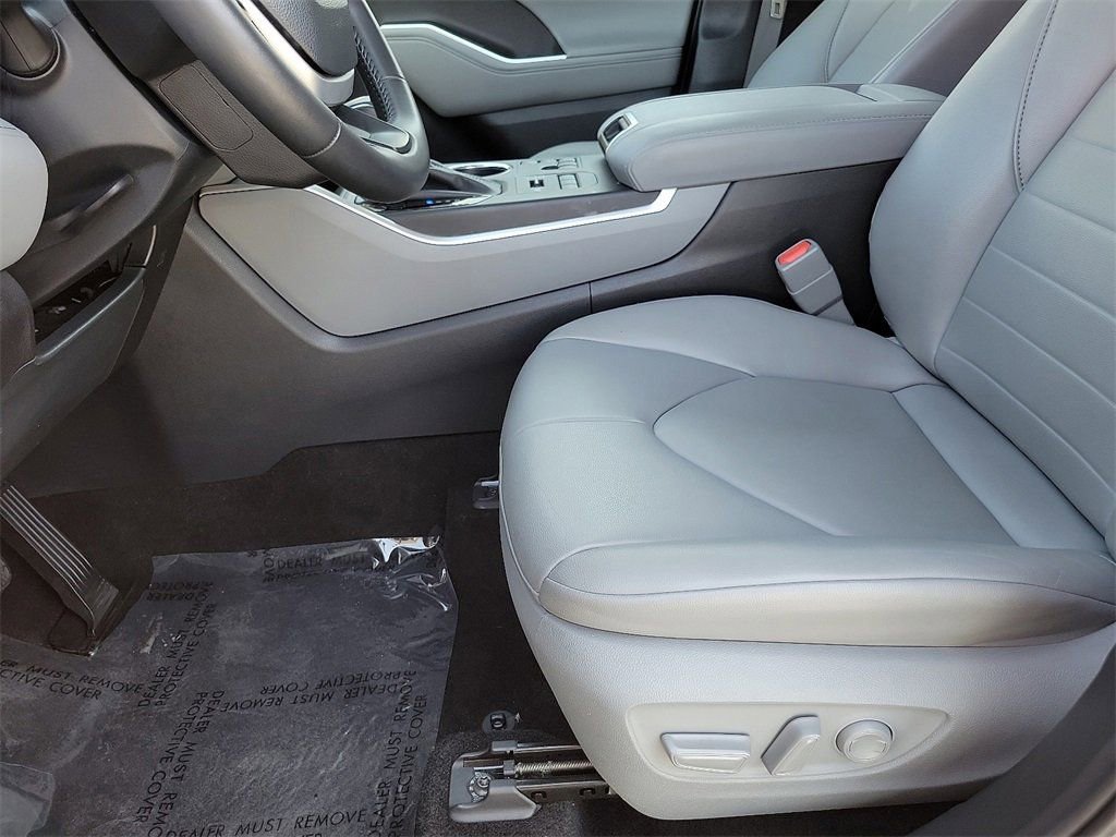 Used 2024 Toyota Highlander XLE image 21