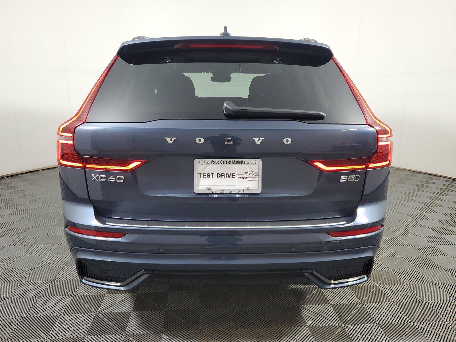 New 2027 Volvo XC60 B5 Plus AWD/4WD image 5