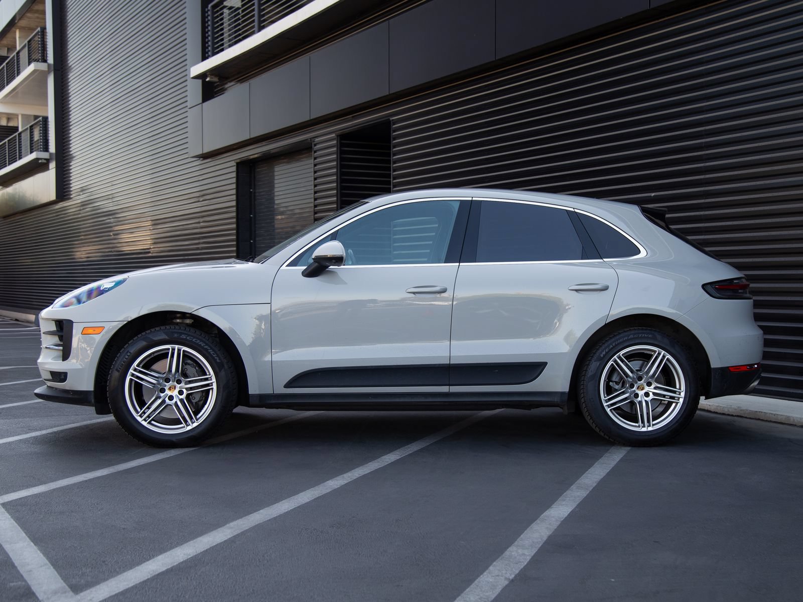 Certified 2020 Porsche Macan S AWD/4WD image 2
