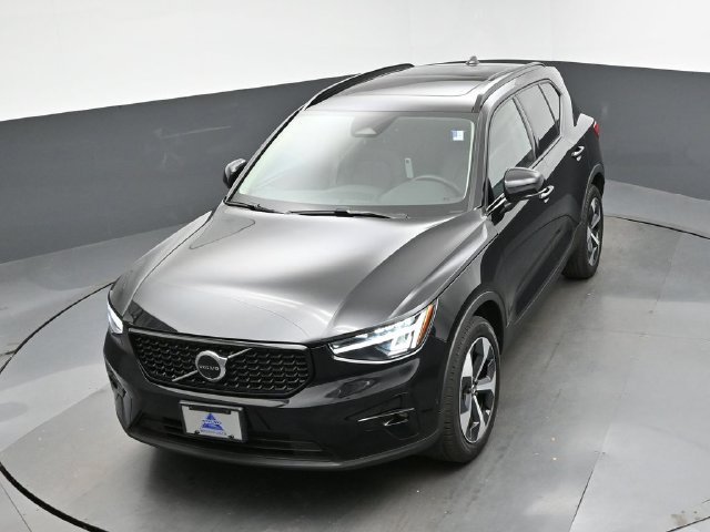 Used 2025 Volvo XC40 B5 Plus AWD/4WD image 44