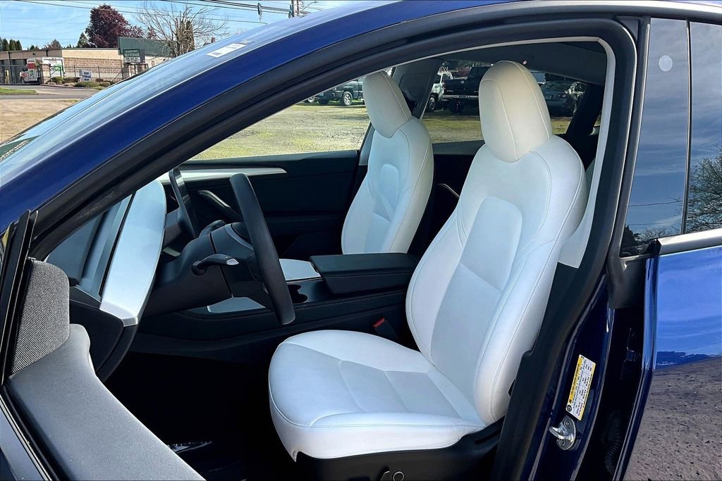 Used 2023 Tesla Model Y Long Range image 9