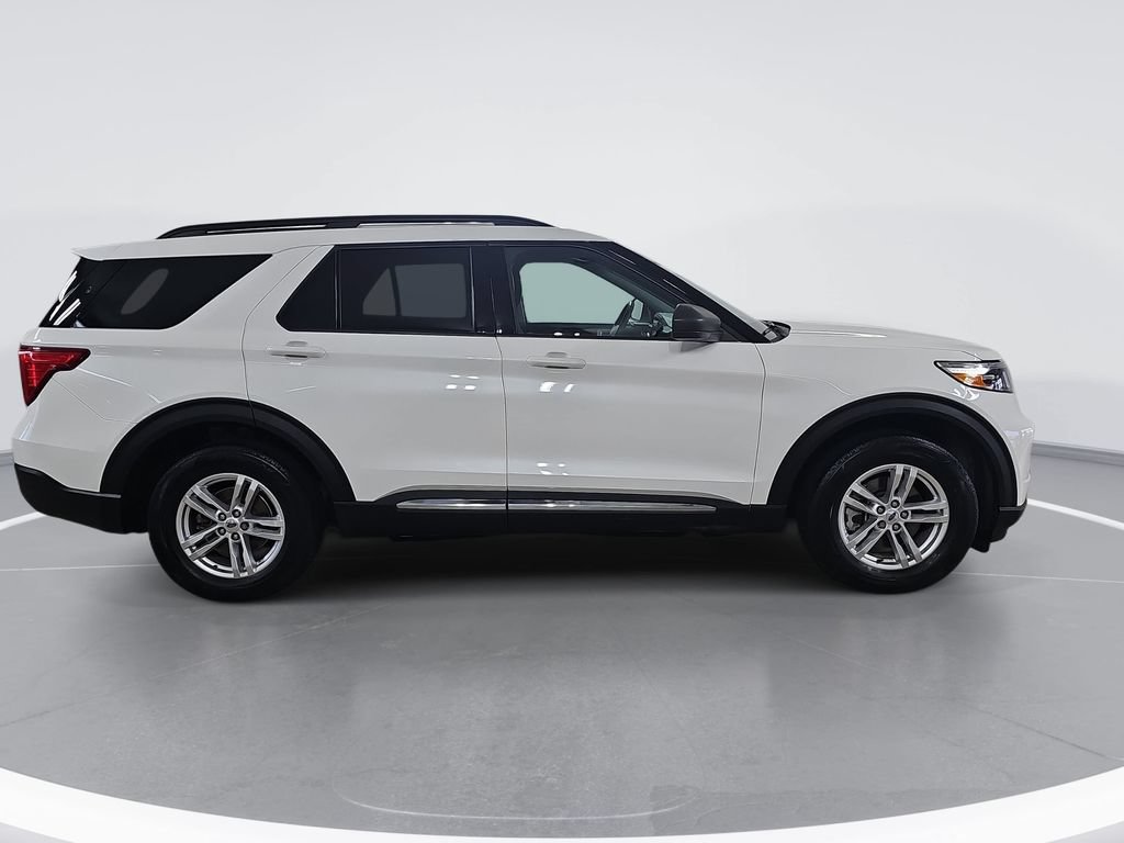 Used 2023 Ford Explorer XLT w/ Equipment Group 202A AWD/4WD image 2