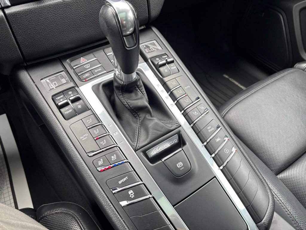 Used 2017 Porsche Macan AWD/4WD image 34
