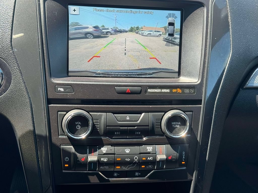 Used 2018 Ford Explorer XLT w/ Equipment Group 202A AWD/4WD image 28