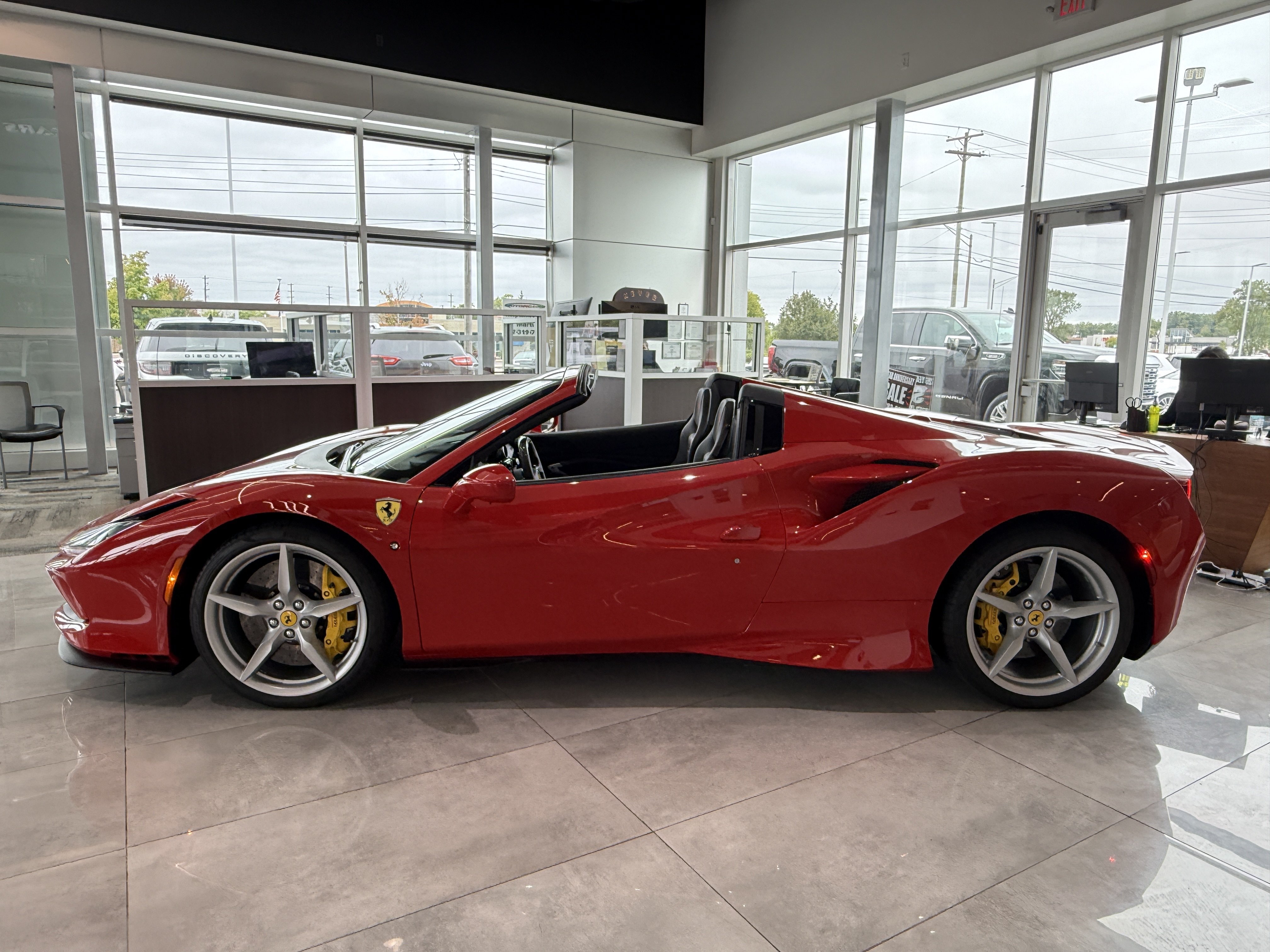 Used 2021 Ferrari F8 Tributo RWD image 4