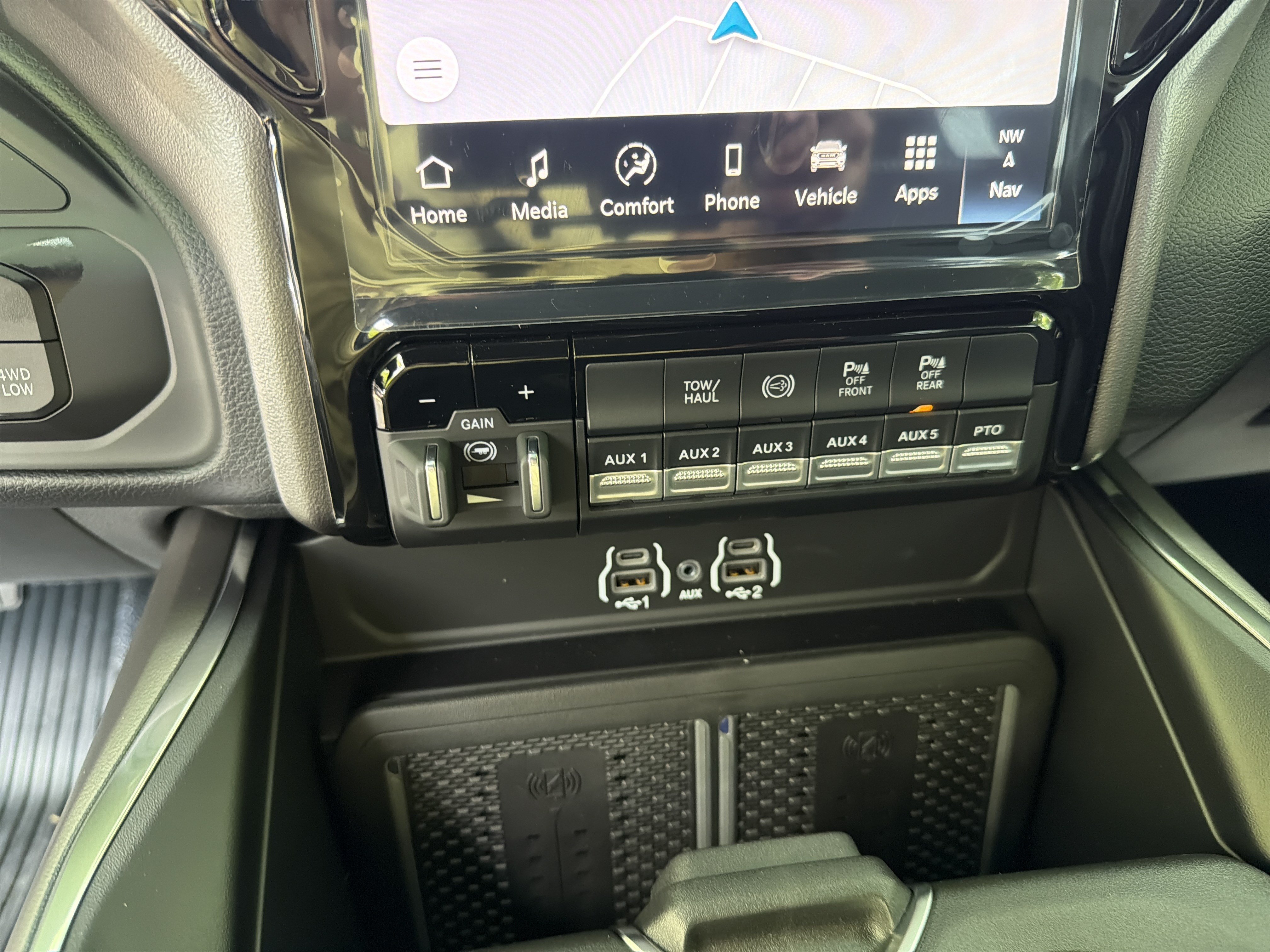 New 2026 RAM 5500 4x4 Crew Cab w/ Laramie Trim Package image 31