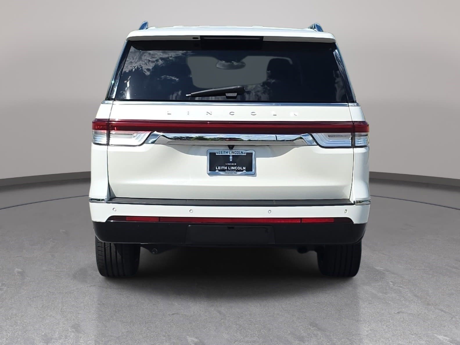 Certified 2024 Lincoln Navigator L Reserve AWD/4WD image 6