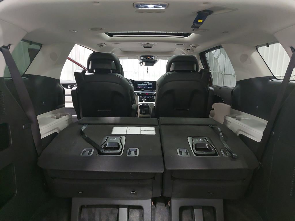Used 2023 Kia Carnival SX Prestige image 13