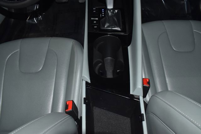 Used 2025 Hyundai Elantra Limited image 21