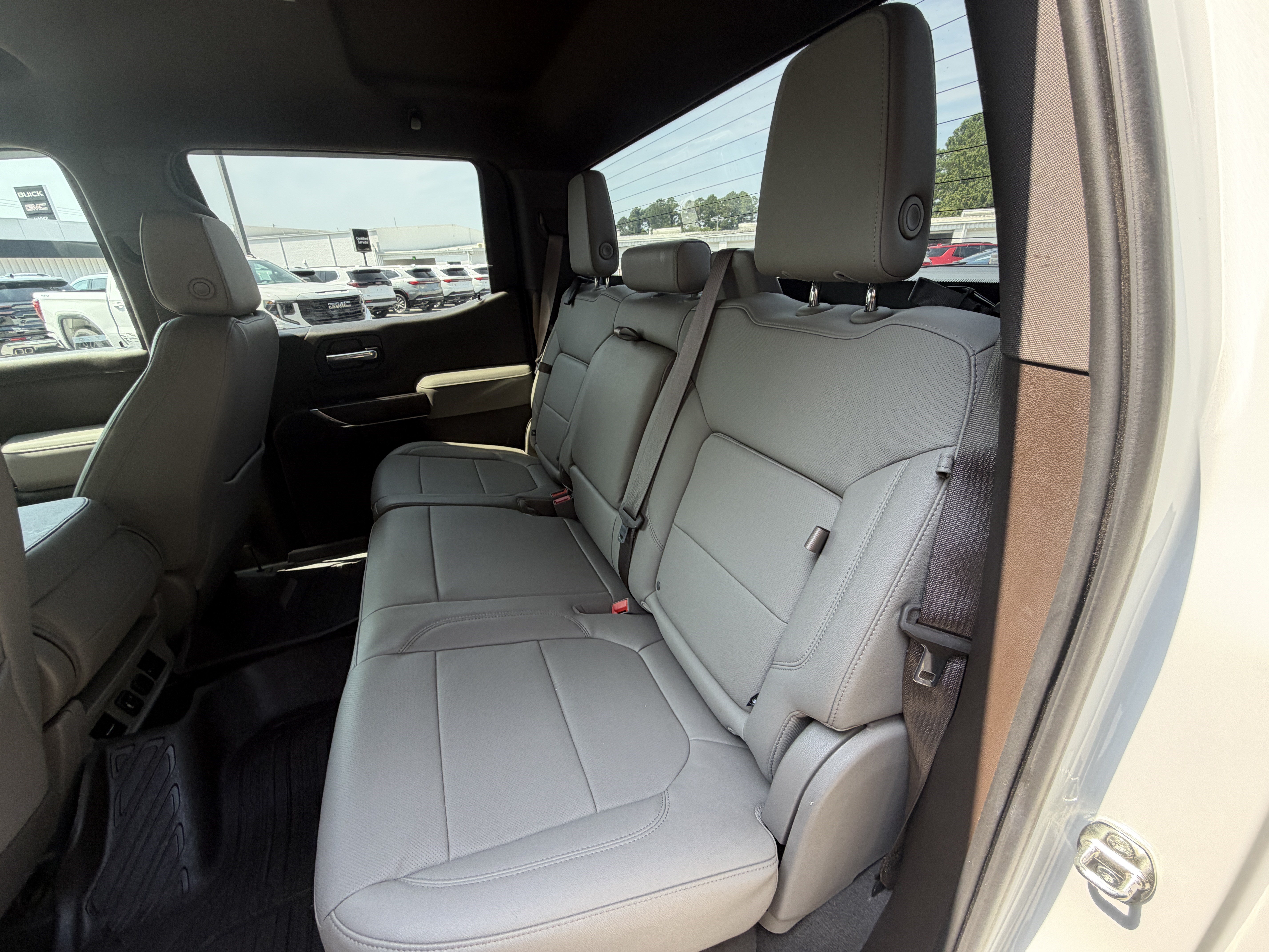 Used 2021 GMC Sierra 1500 SLT w/ X31 Off-Road Package AWD/4WD image 15