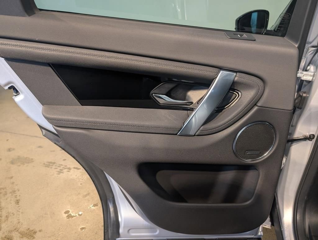 Used 2025 Land Rover Discovery Sport S image 22
