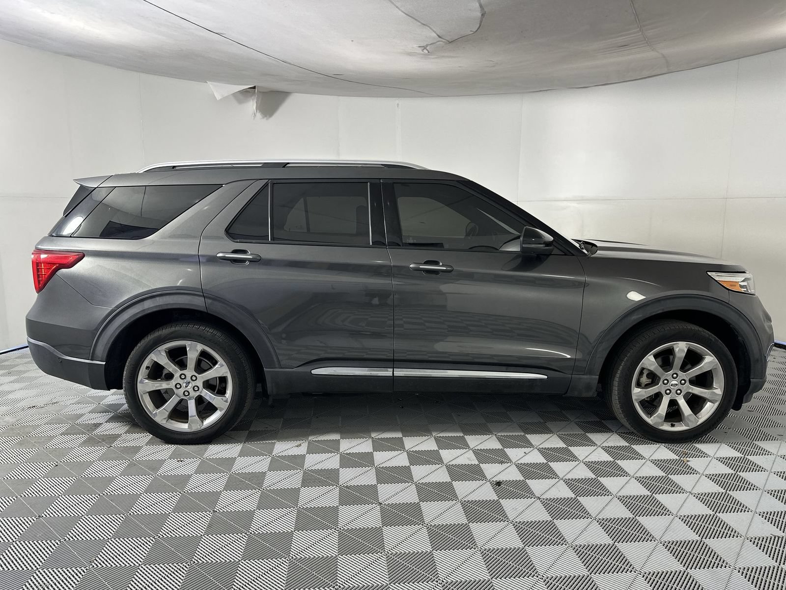 Used 2020 Ford Explorer Platinum w/ Premium Technology Package AWD/4WD image 9