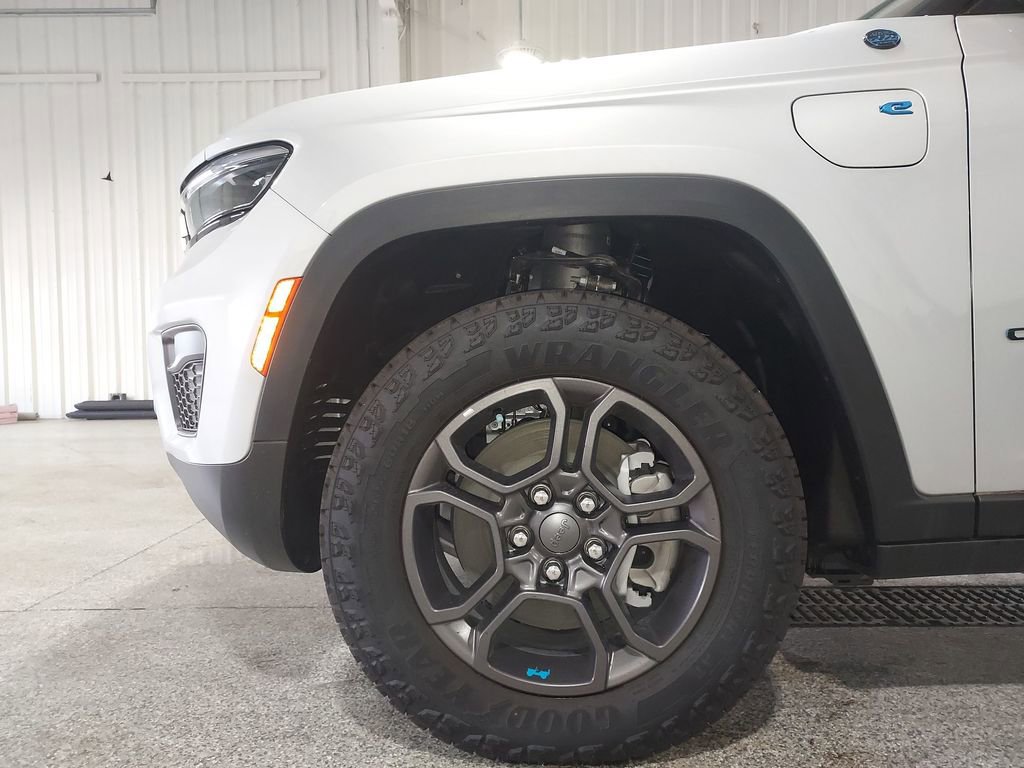 New 2024 Jeep Grand Cherokee Trailhawk AWD/4WD image 16