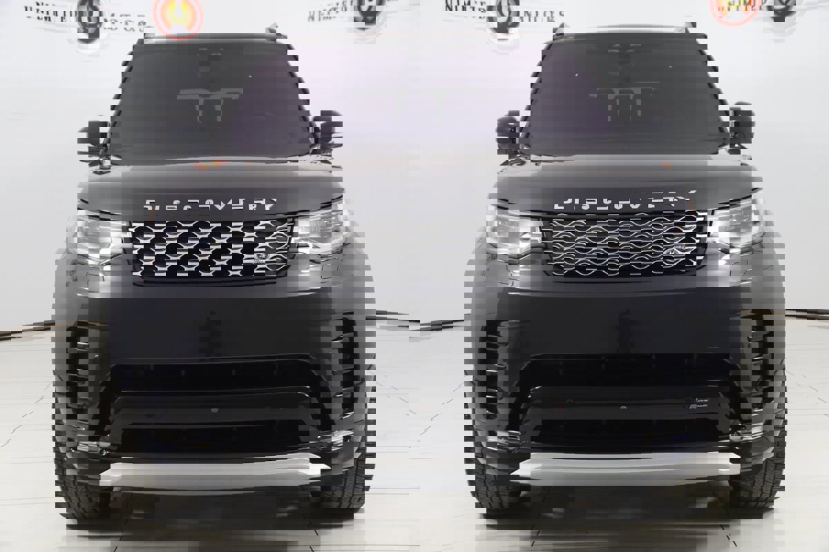 Used 2023 Land Rover Discovery Metropolitan Edition image 57