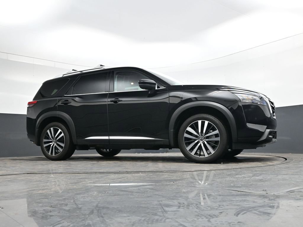 Used 2025 Nissan Pathfinder Platinum image 35