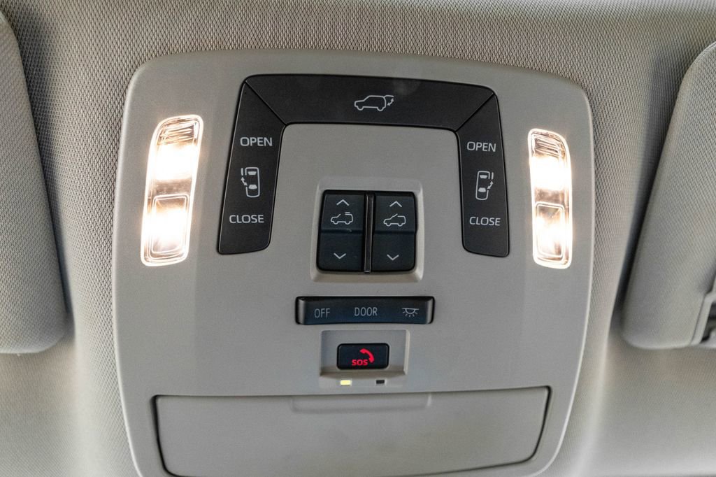 Certified 2024 Toyota Sienna XLE FWD image 29