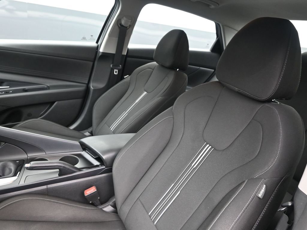 Used 2023 Hyundai Elantra SEL w/ Preferred Accessory Package FWD image 35