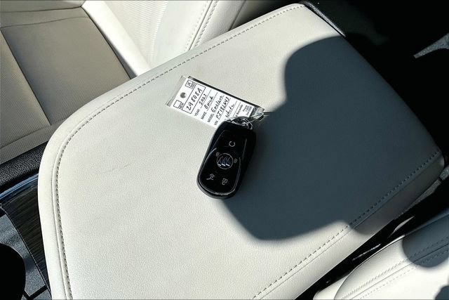 Used 2023 Buick Enclave Essence AWD/4WD image 9