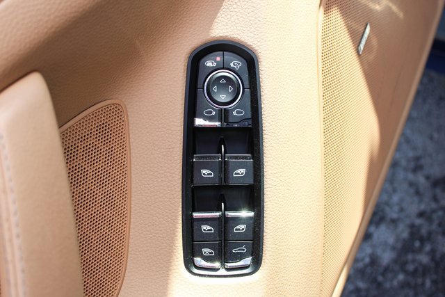 Used 2015 Porsche Panamera 4 image 11