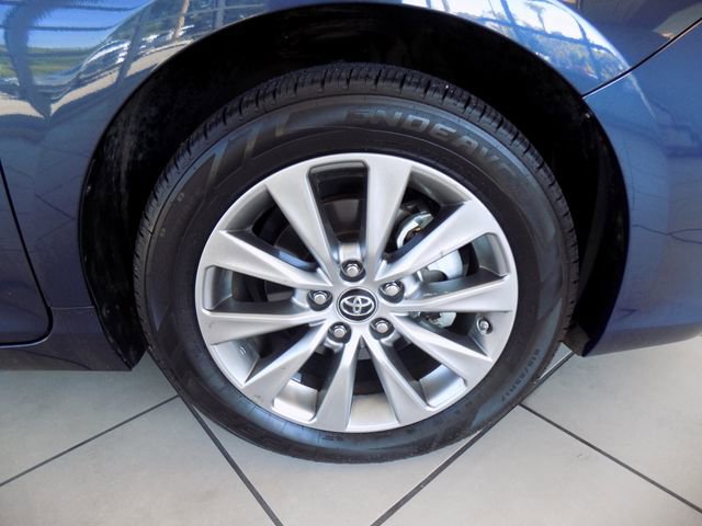 Used 2017 Toyota Camry XLE w/ Moonroof Package FWD image 9