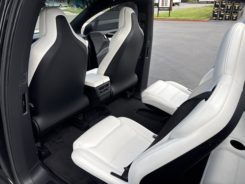 Used 2018 Tesla Model X 75D AWD/4WD image 27