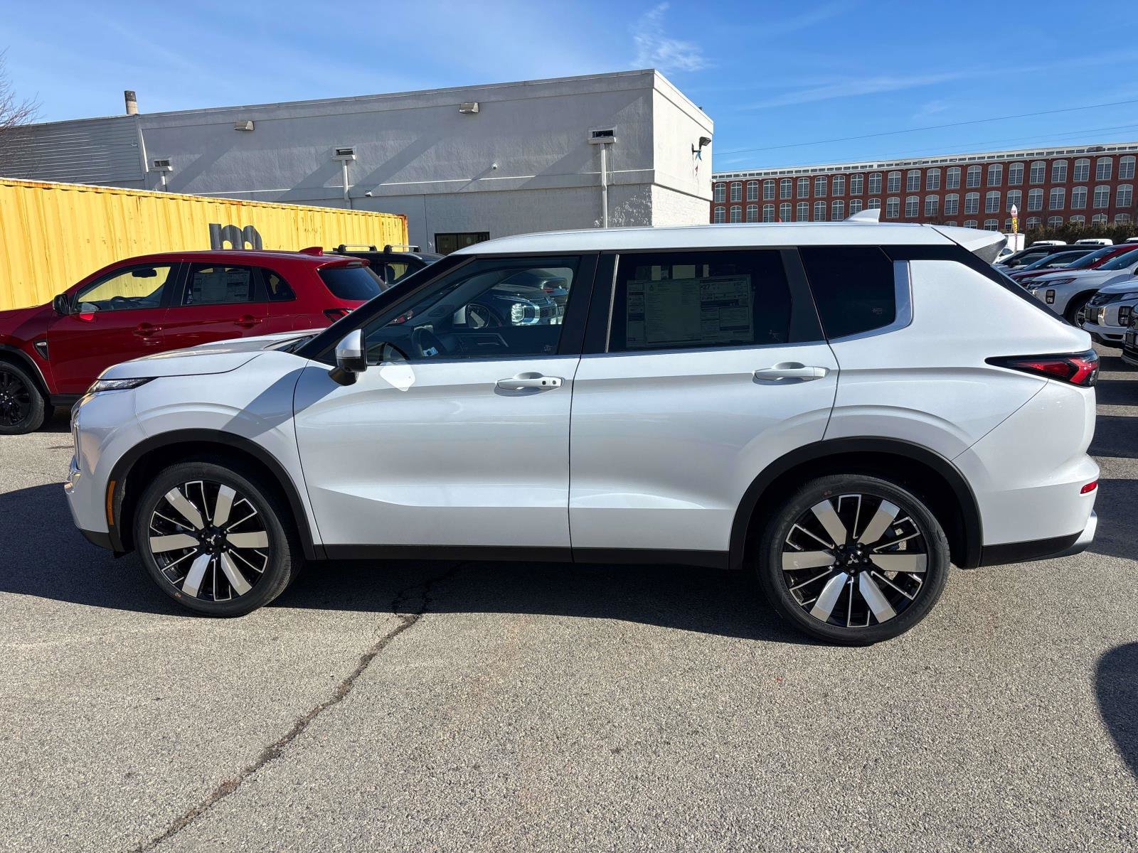 New 2026 Mitsubishi Outlander SE AWD/4WD image 2