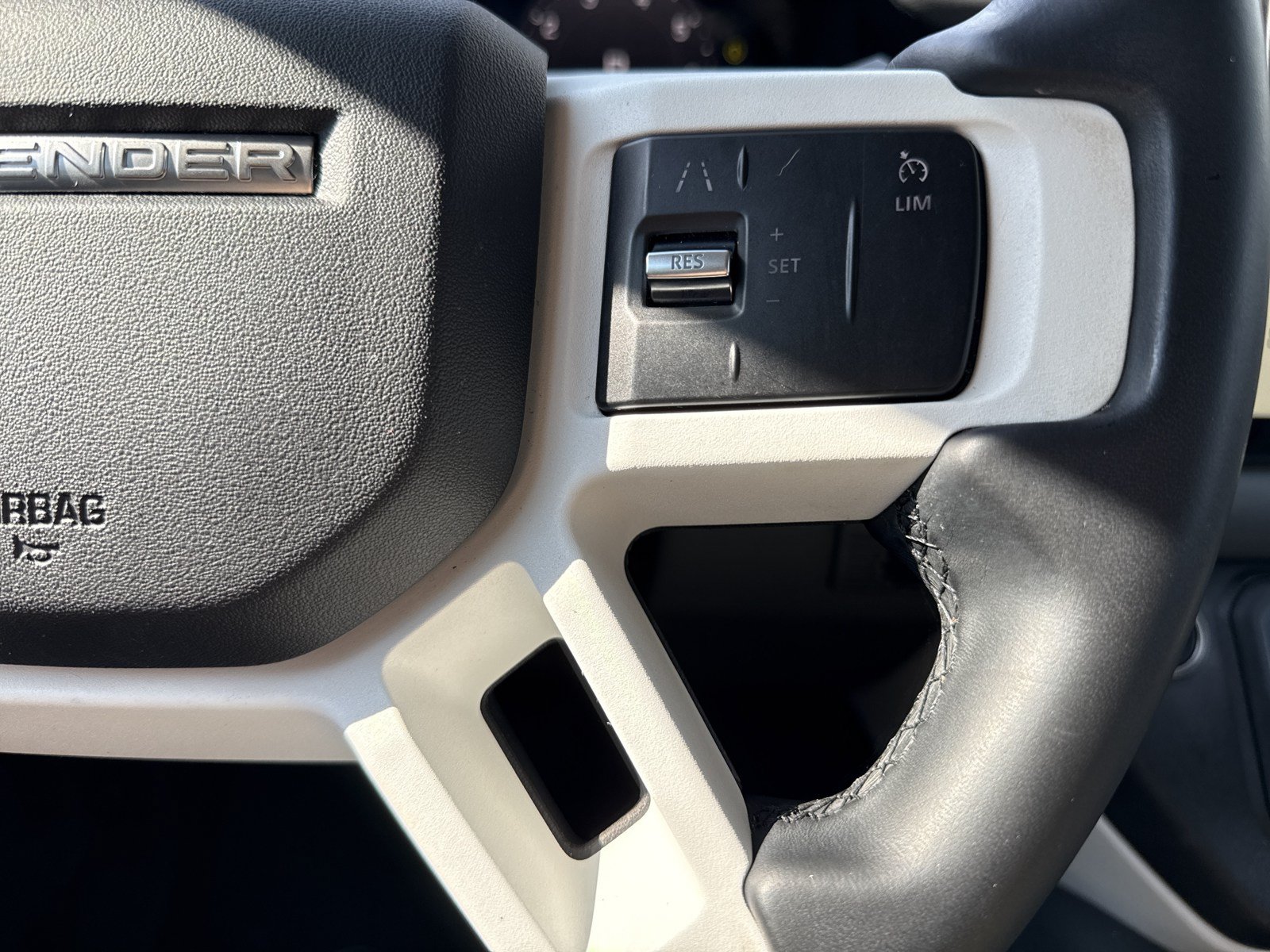 Used 2023 Land Rover Defender 130 SE AWD/4WD image 21