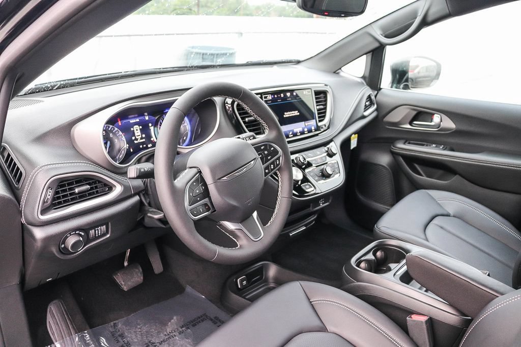New 2027 Chrysler Pacifica Select FWD image 23
