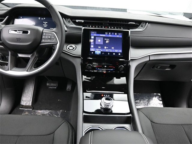 New 2025 Jeep Grand Cherokee L Laredo image 26