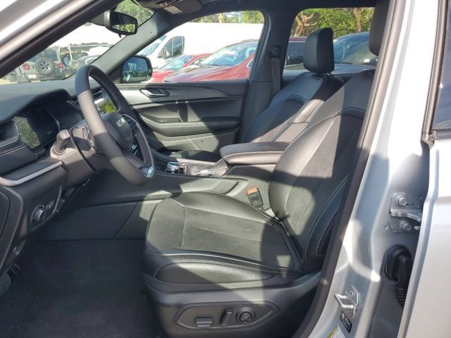New 2024 Jeep Grand Cherokee L Altitude RWD image 12